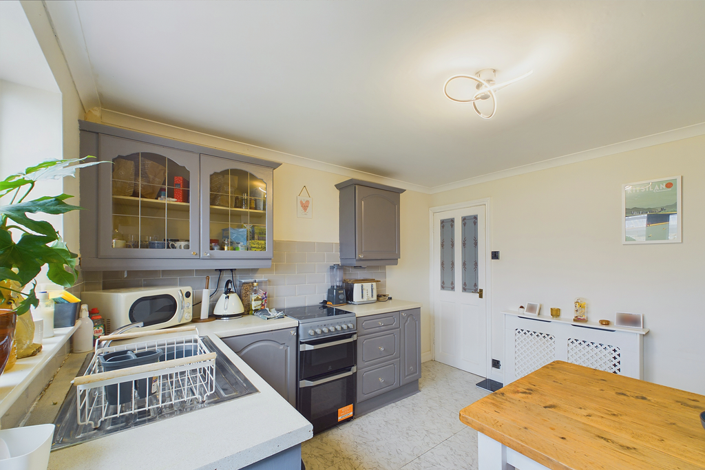 Property photo 3 of 9 Kitchen