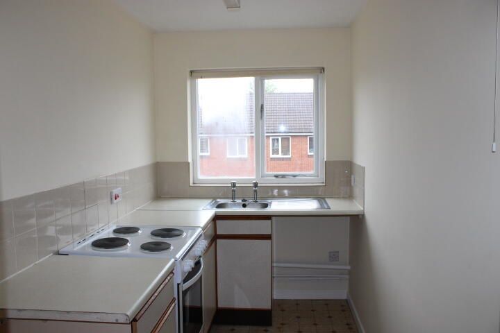 Property photo 2 of 12 Kitchen