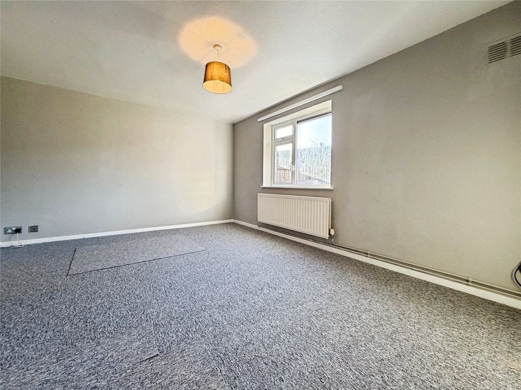 Property photo 3 of 15 Lounge