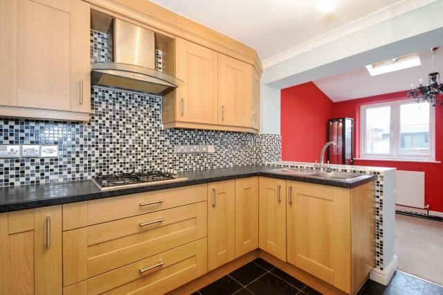 Property photo 2 of 10 Kitchen