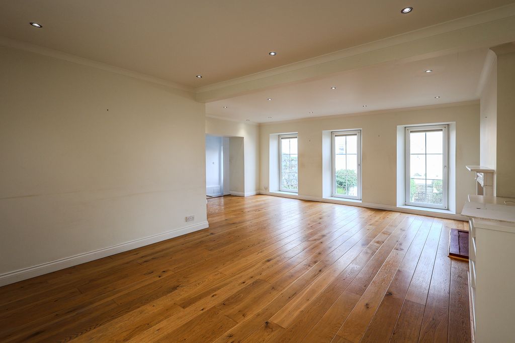 Property photo 3 of 31 Photo 2