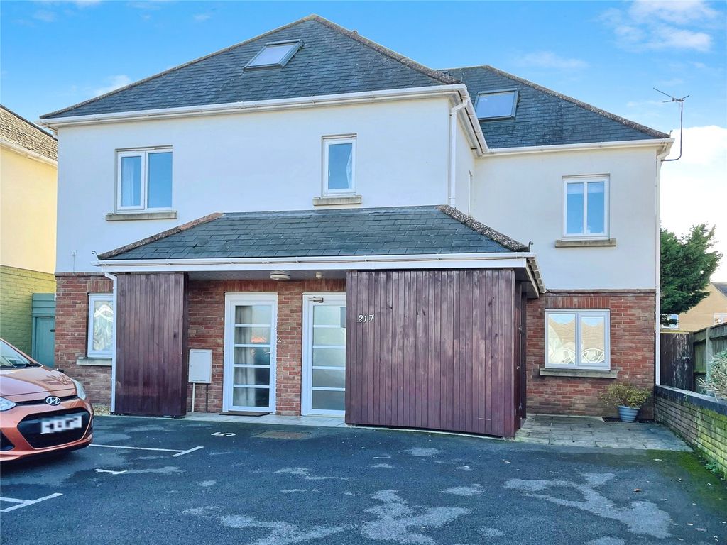 Property photo 1 of 14 External