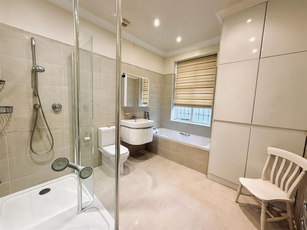 Property photo 3 of 28 Bathroom