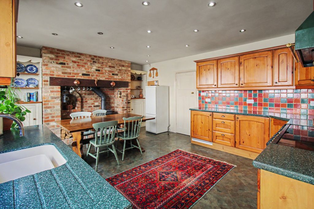 Property photo 3 of 22