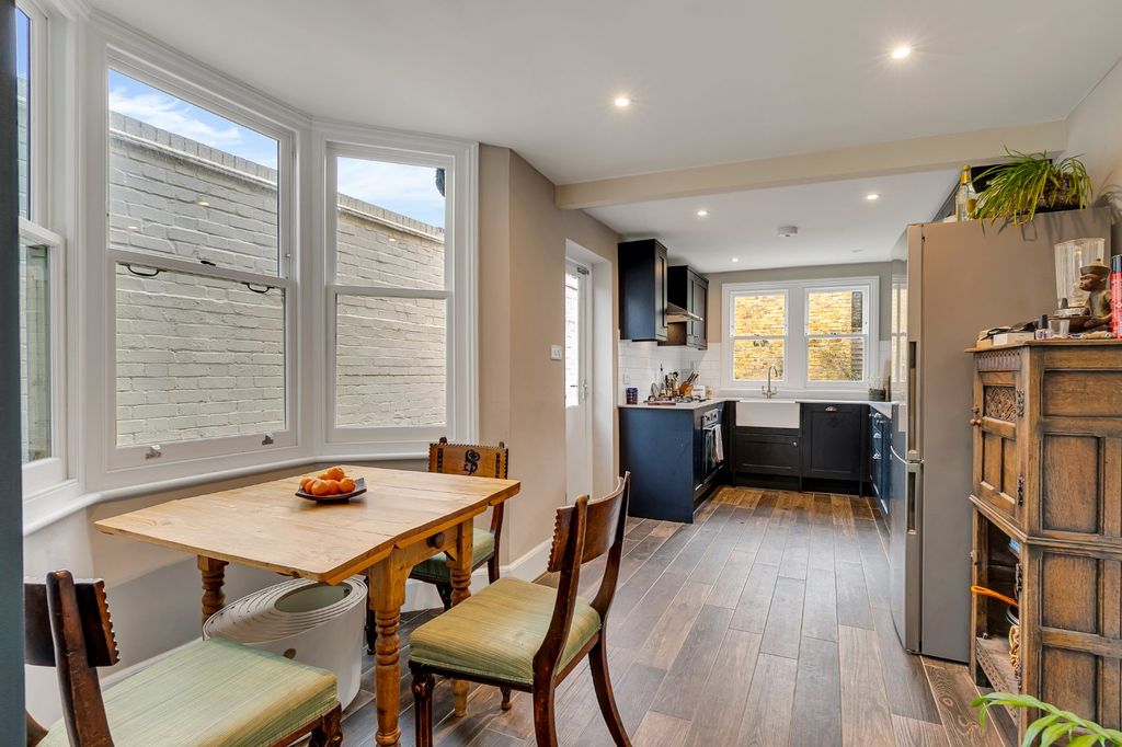 Property photo 1 of 8 Kitchen/Dining