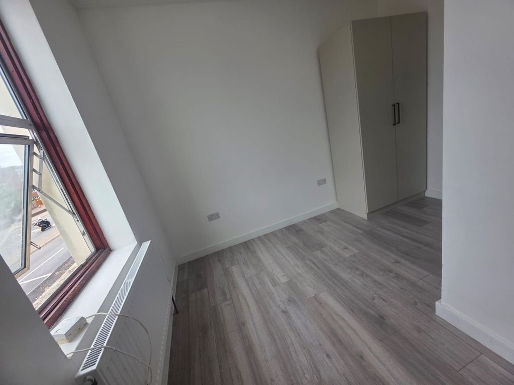 Property photo 1 of 13 Room