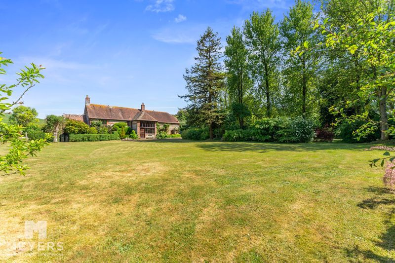 Property photo 1 of 31 Photo 3