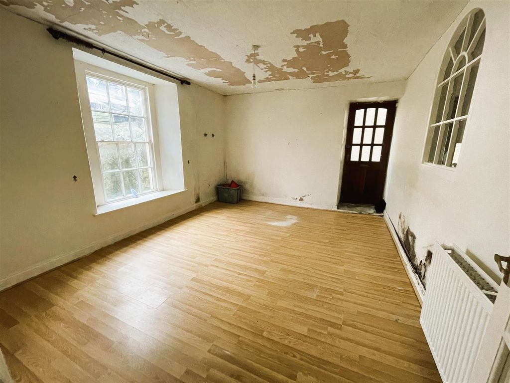 Property photo 3 of 7 Lounge 1.Jpg