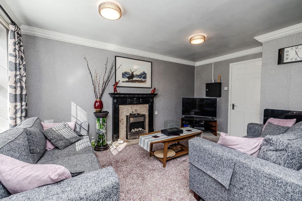 Property photo 2 of 20 Living Room