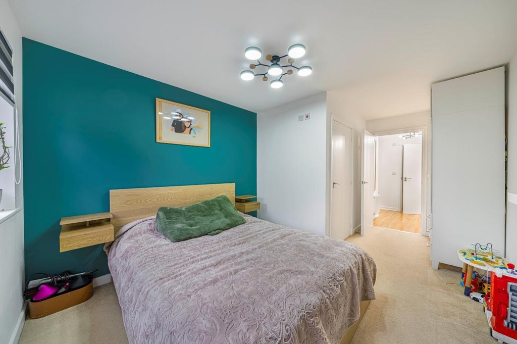 Property photo 2 of 14 Bedroom