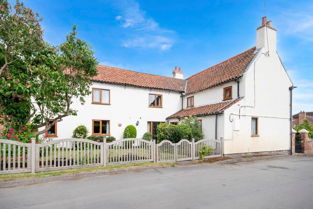 Property photo 2 of 31