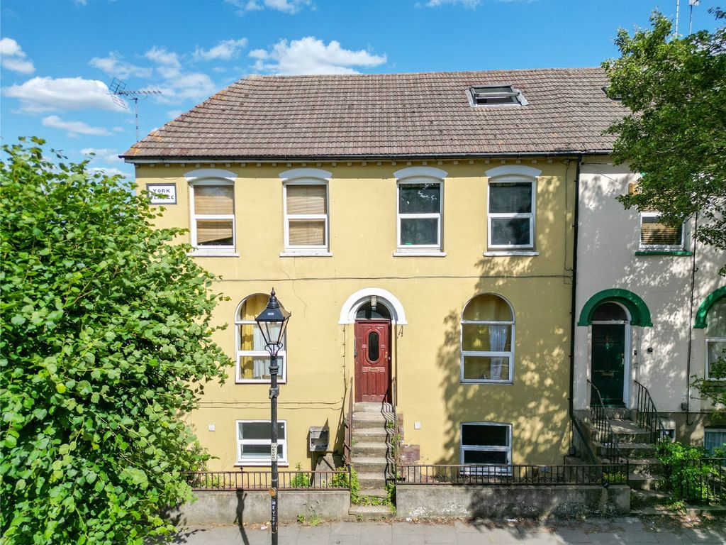 Property photo 1 of 11 4281203