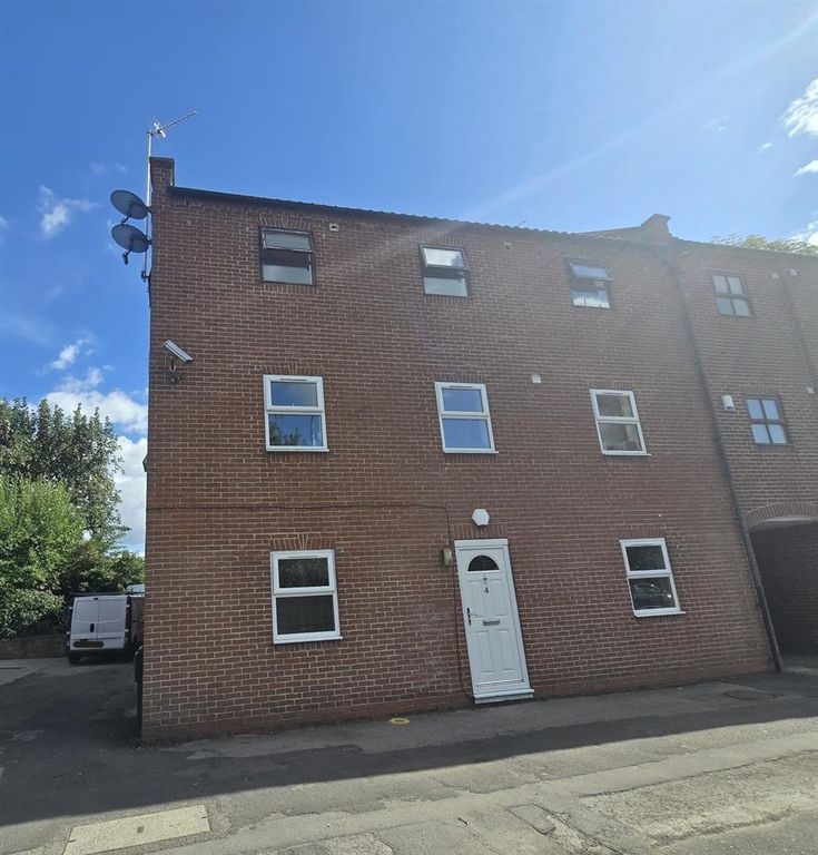 Property photo 1 of 4 13 Chapelgate 1.Jpg