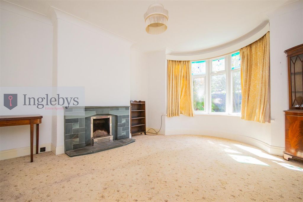 Property photo 3 of 34