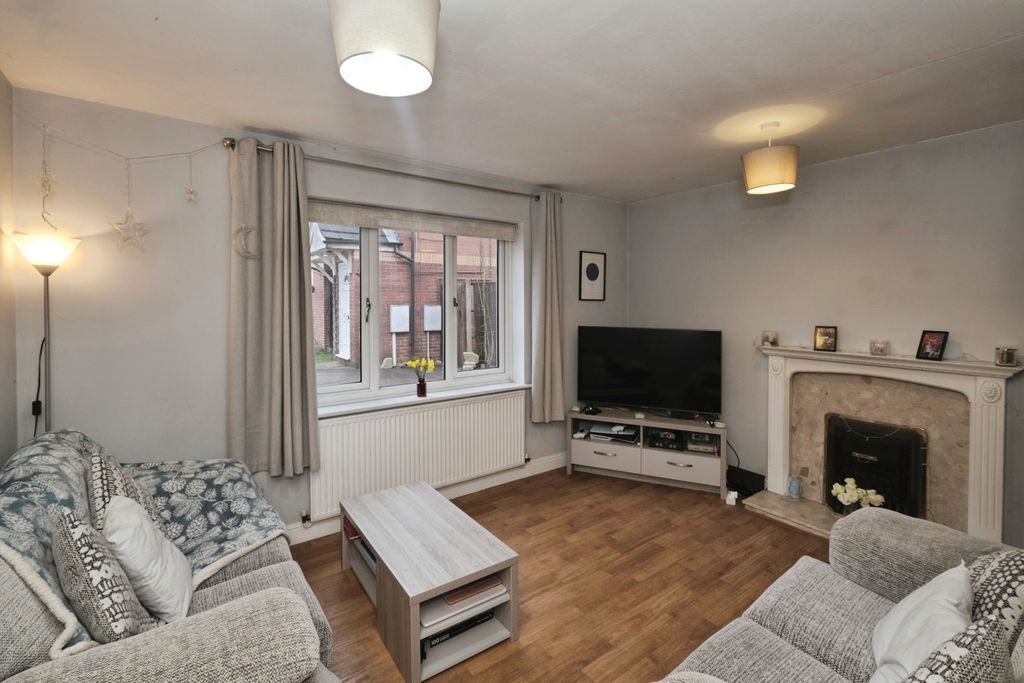 Property photo 3 of 12 Lounge