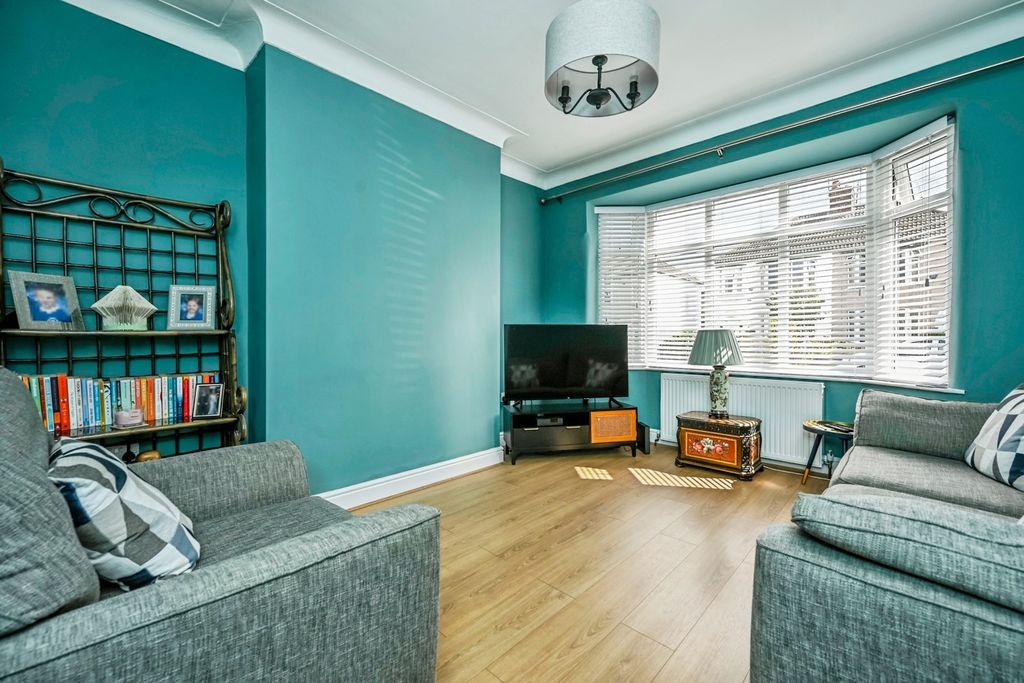 Property photo 2 of 17 Photo