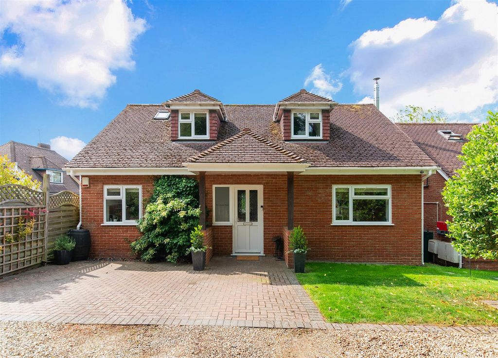Property photo 1 of 31 Kingswood Road (29).Jpg