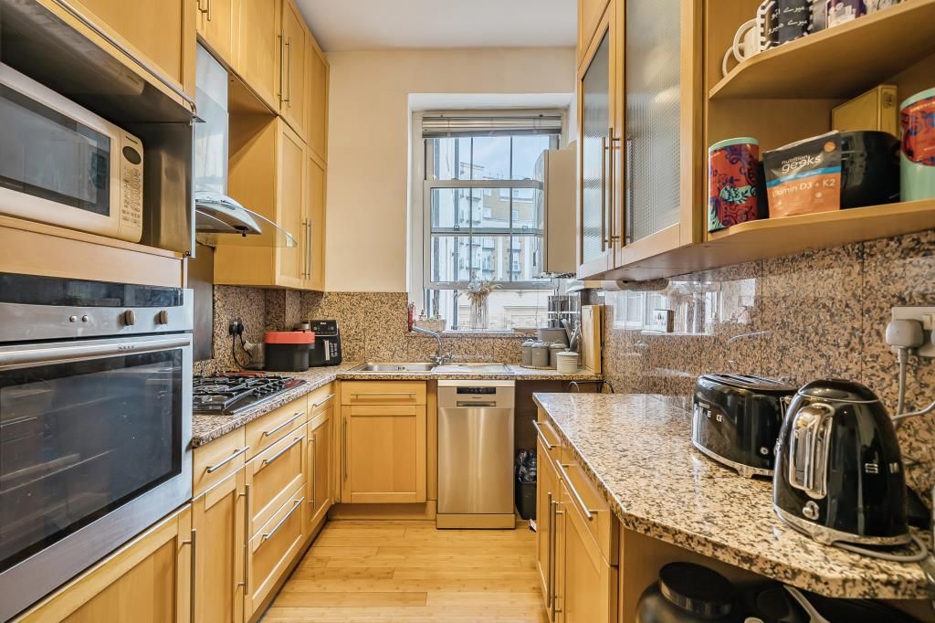 Property photo 3 of 19 Kitchen