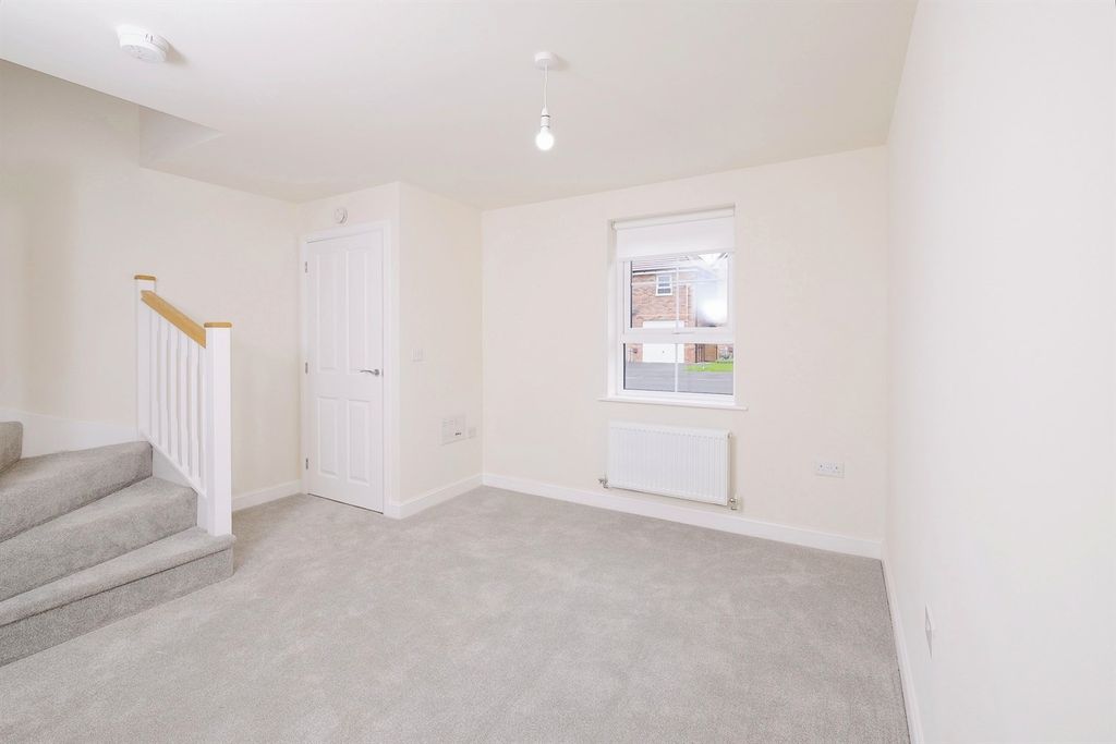 Property photo 3 of 6 (Main)