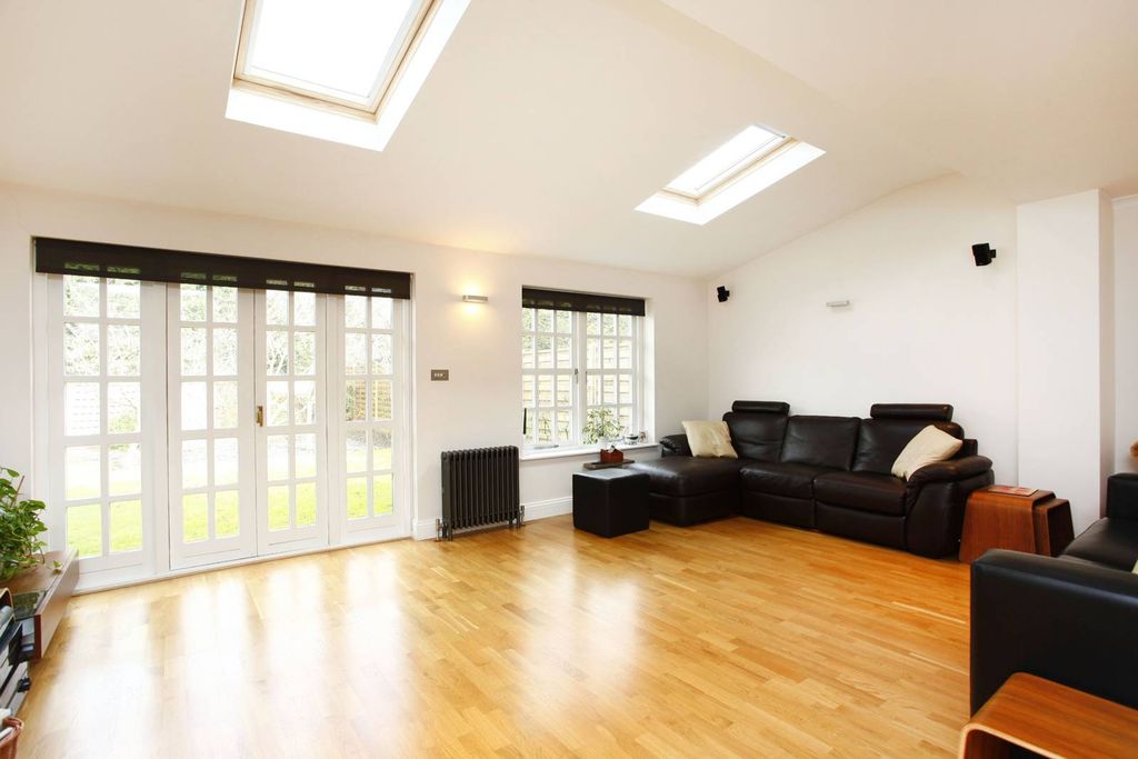 Property photo 2 of 12