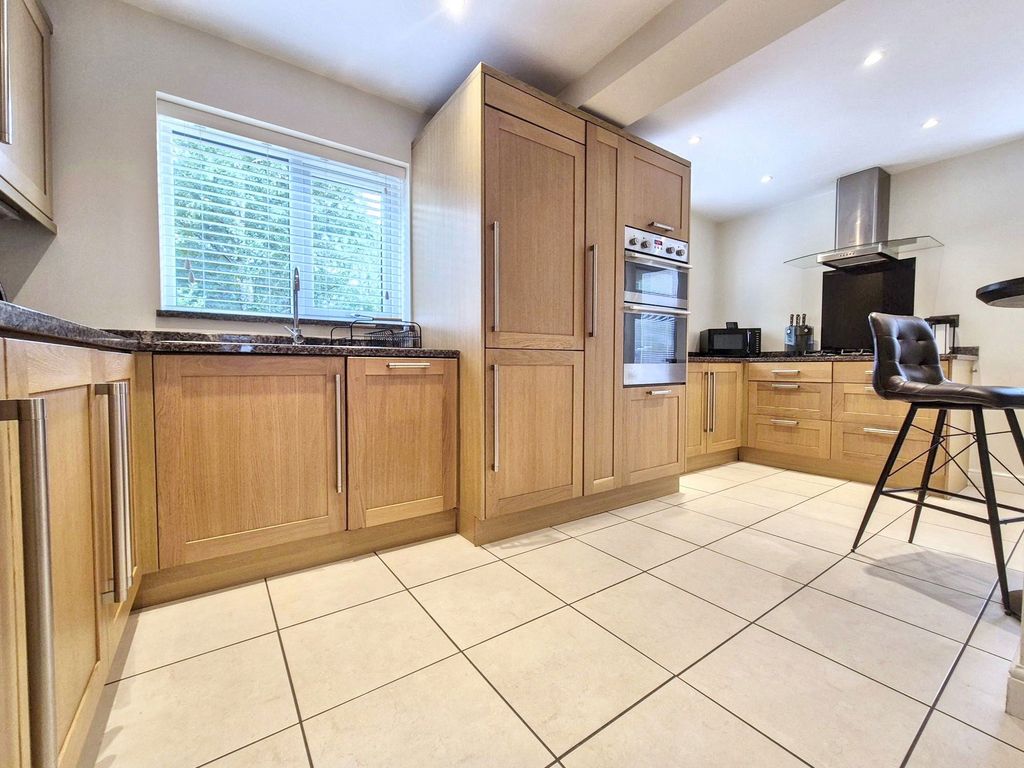 Property photo 3 of 31