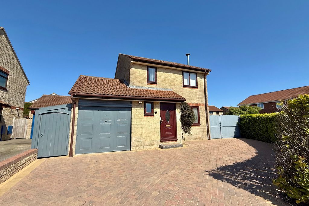 Property photo 3 of 25 Front