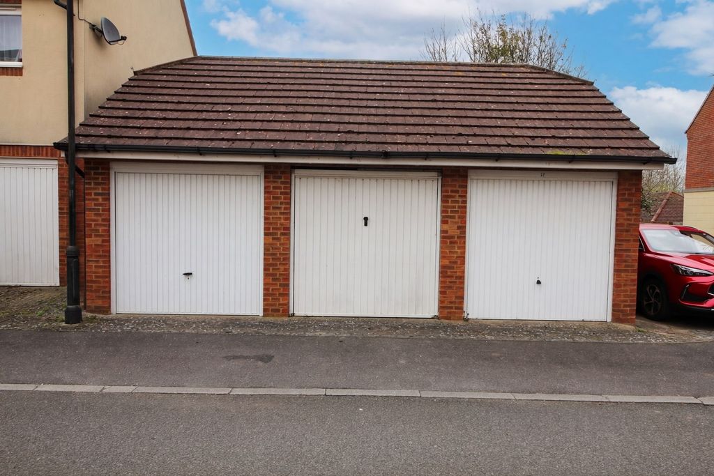 Property photo 3 of 11