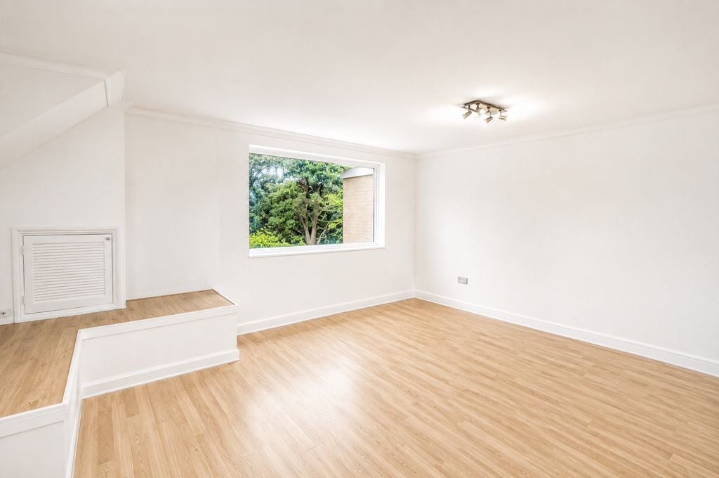Property photo 3 of 11 Tps Bodmin 01208 74182 8