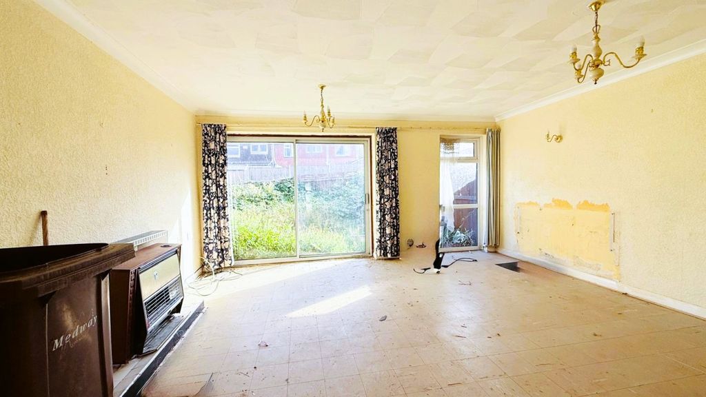 Property photo 2 of 11 3328368