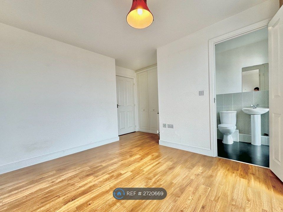 Property photo 3 of 15 Master Bedroom