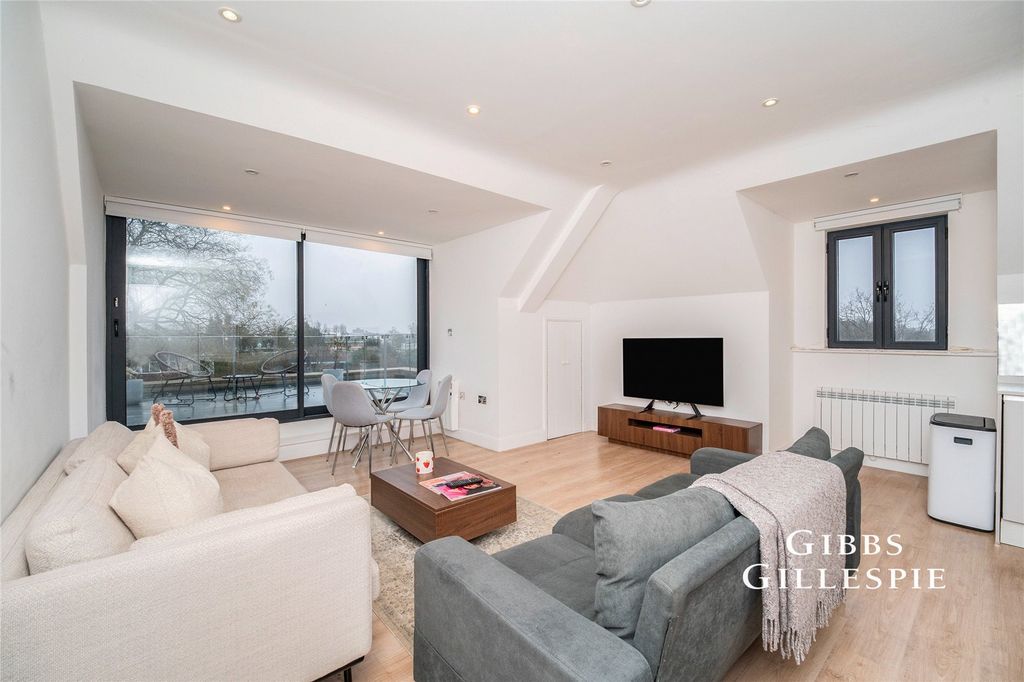 Property photo 2 of 18 Picture No. 17