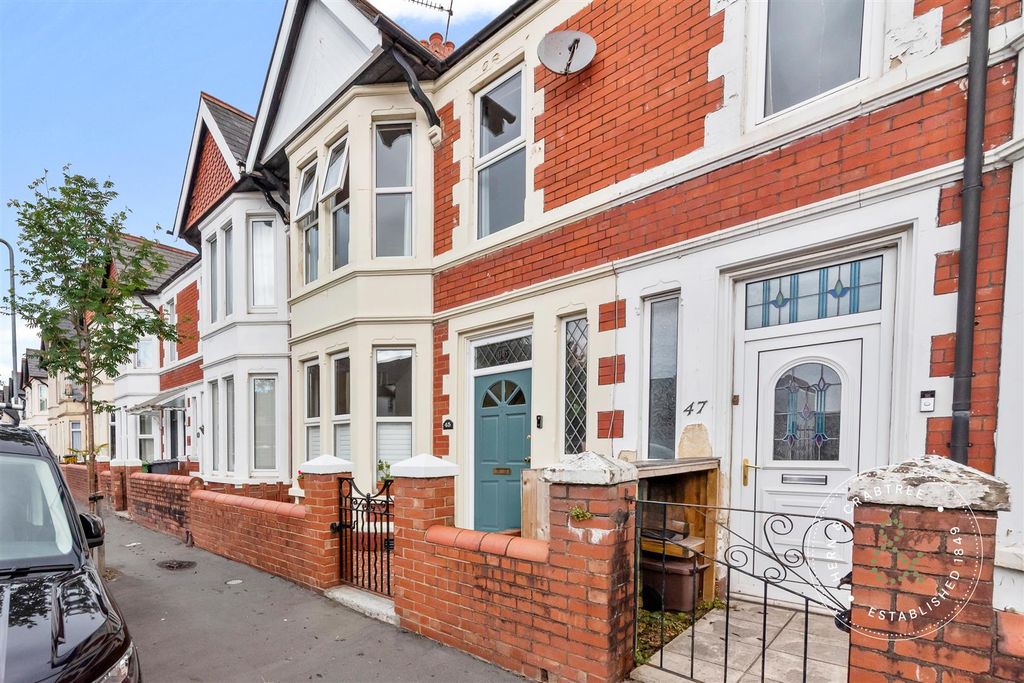 Property photo 1 of 33 Clodien-Avenue-30.Jpg
