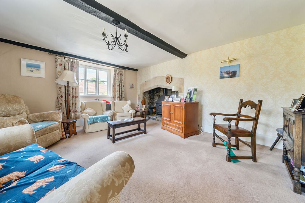 Property photo 3 of 23 Sitting Room