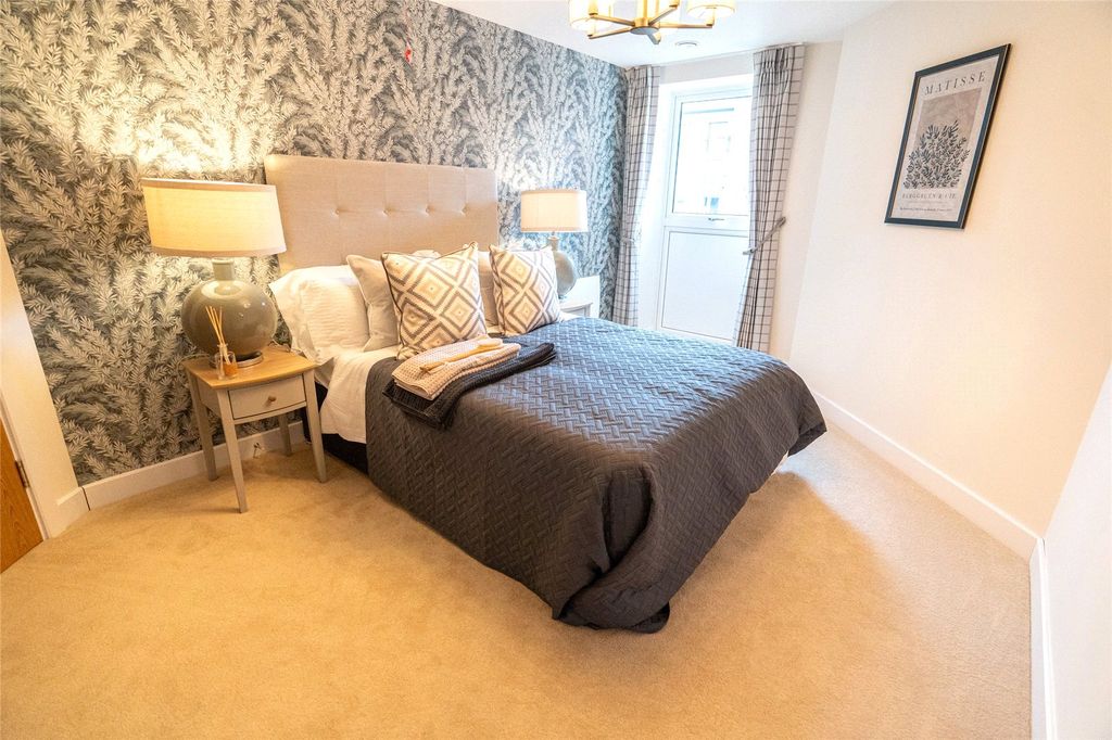 Property photo 1 of 10 Bedroom