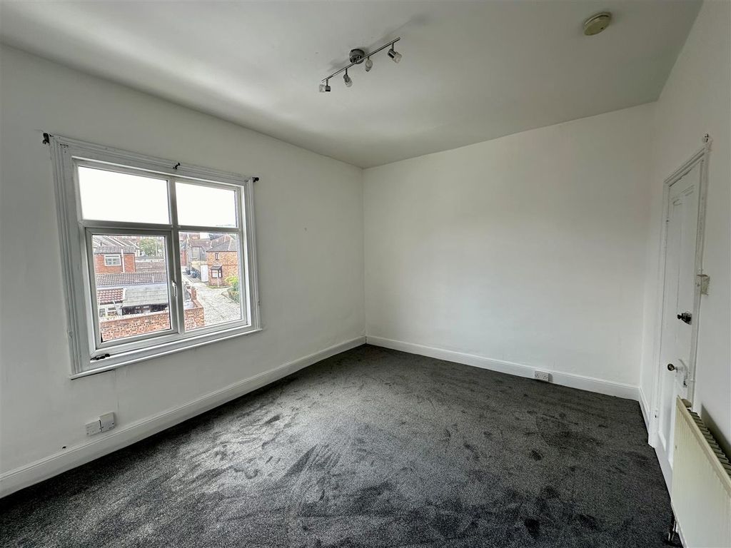 Property photo 3 of 7 Living Room