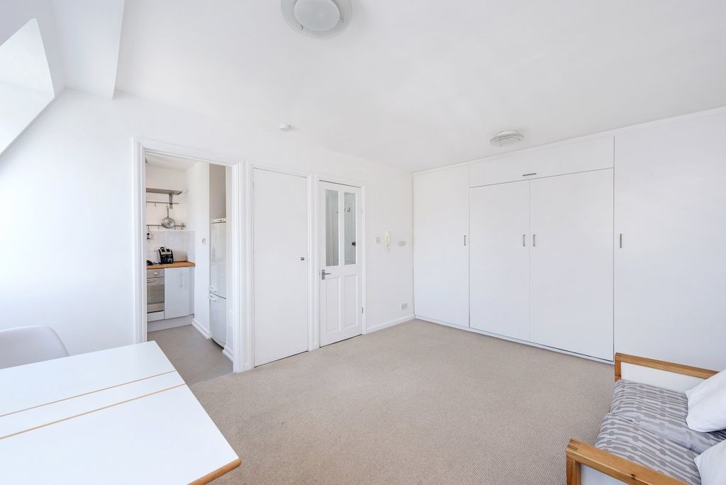 Property photo 3 of 6 Picture No. 01