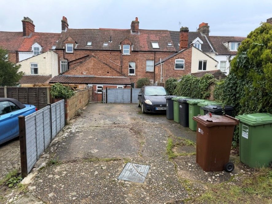 Property photo 2 of 20