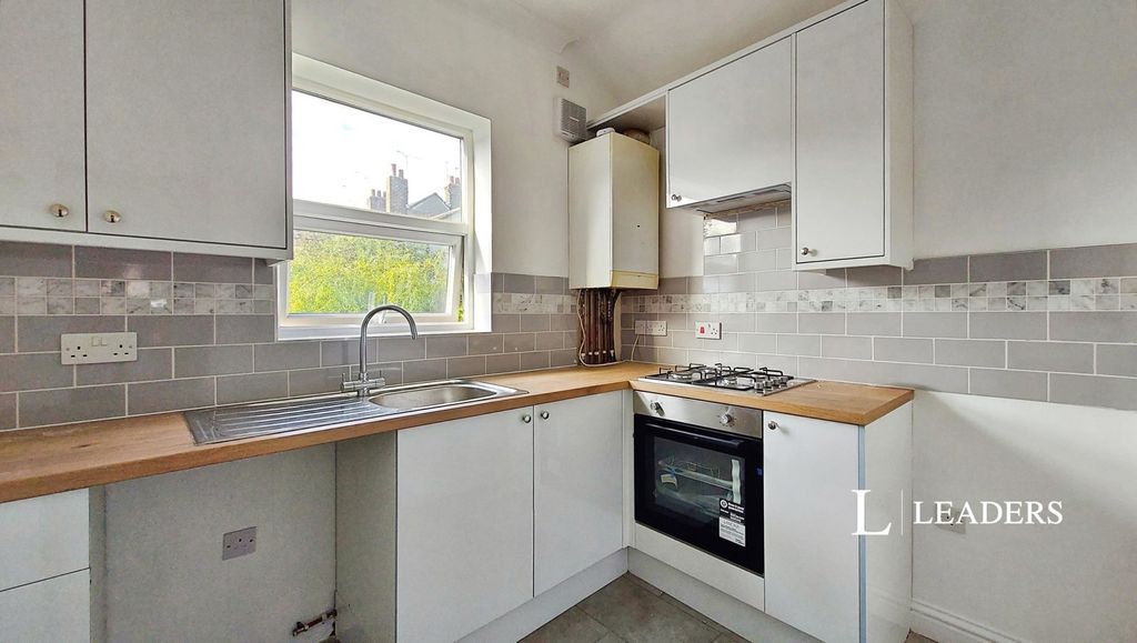 Property photo 3 of 6 Kitchen