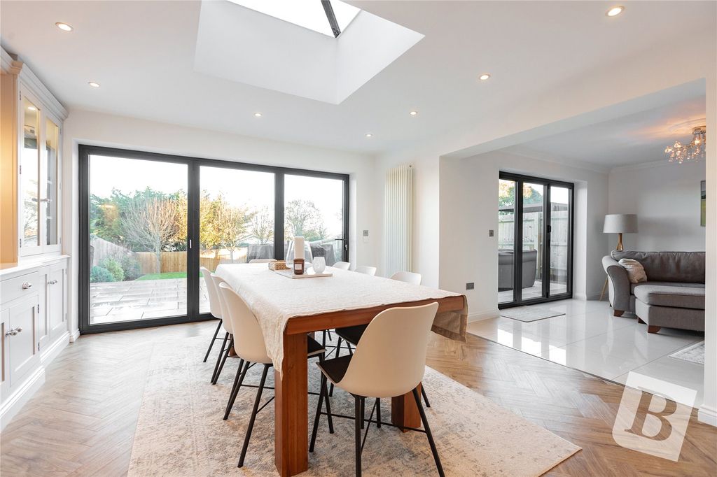 Property photo 3 of 33 Dining Area