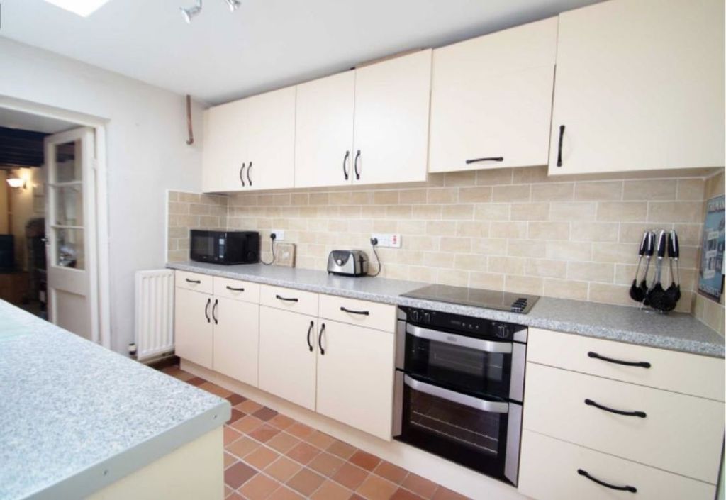 Property photo 3 of 6