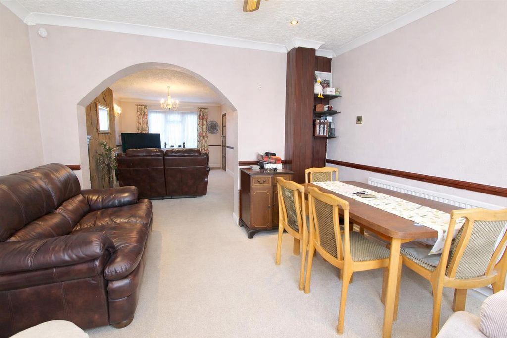 Property photo 2 of 18 Din B.Jpg