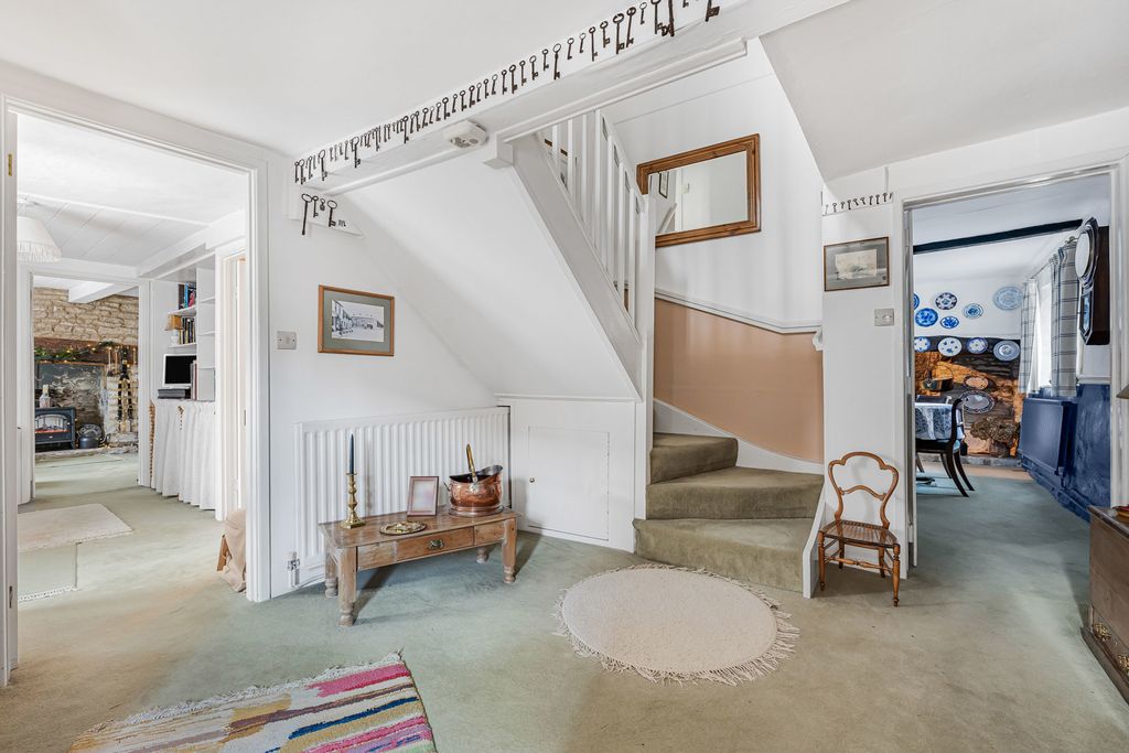 Property photo 3 of 21 Hallway