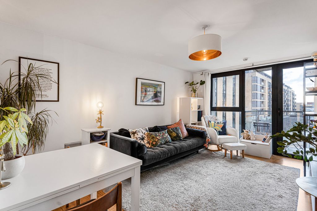 Property photo 1 of 18 Reception Room