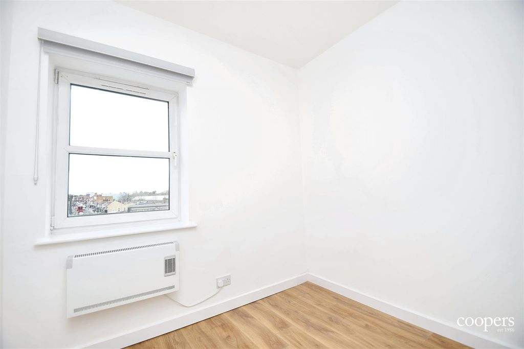 Property photo 3 of 7 Bedroom