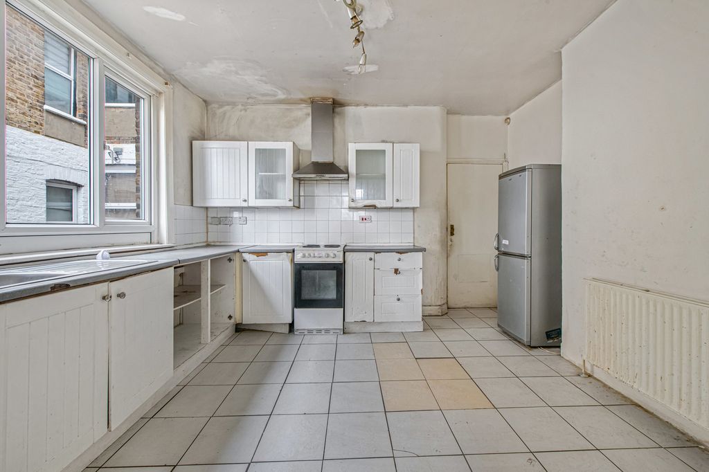 Property photo 3 of 15 Kitchen