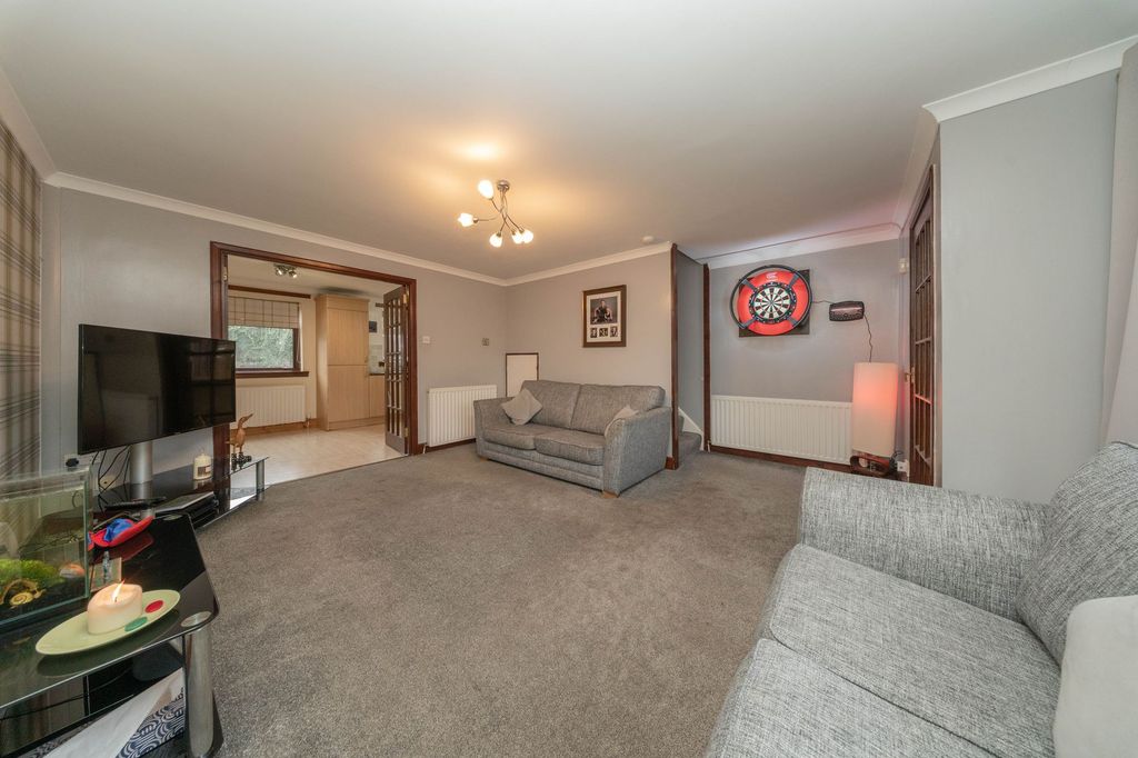 Property photo 3 of 32 Lounge