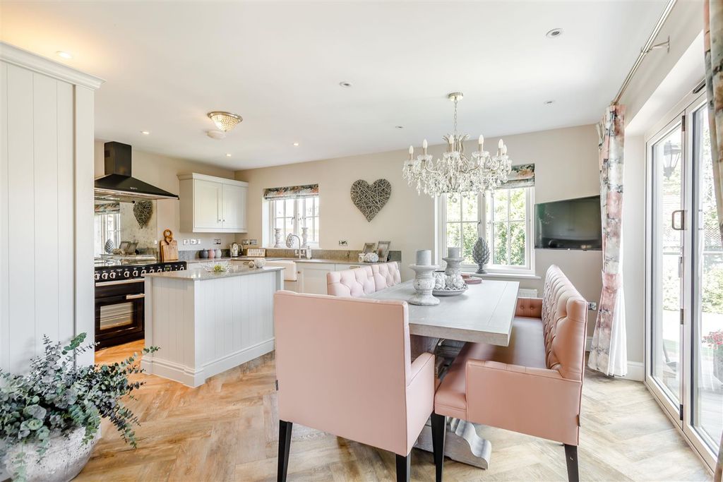 Property photo 2 of 24 Kitchen/Breakfast Room