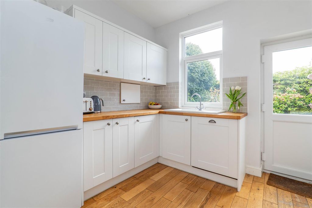 Property photo 3 of 29 Kitchen