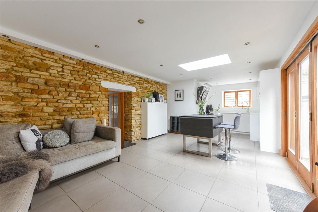 Property photo 2 of 36