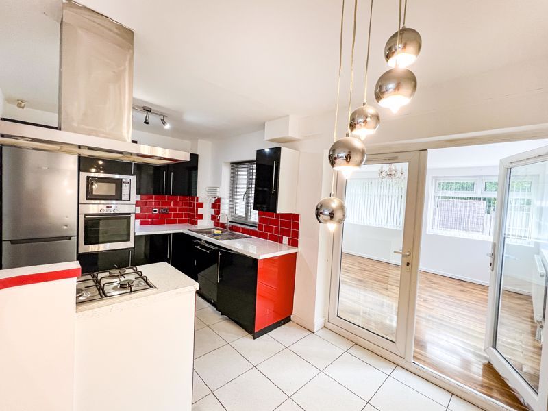Property photo 3 of 18 Kitchen